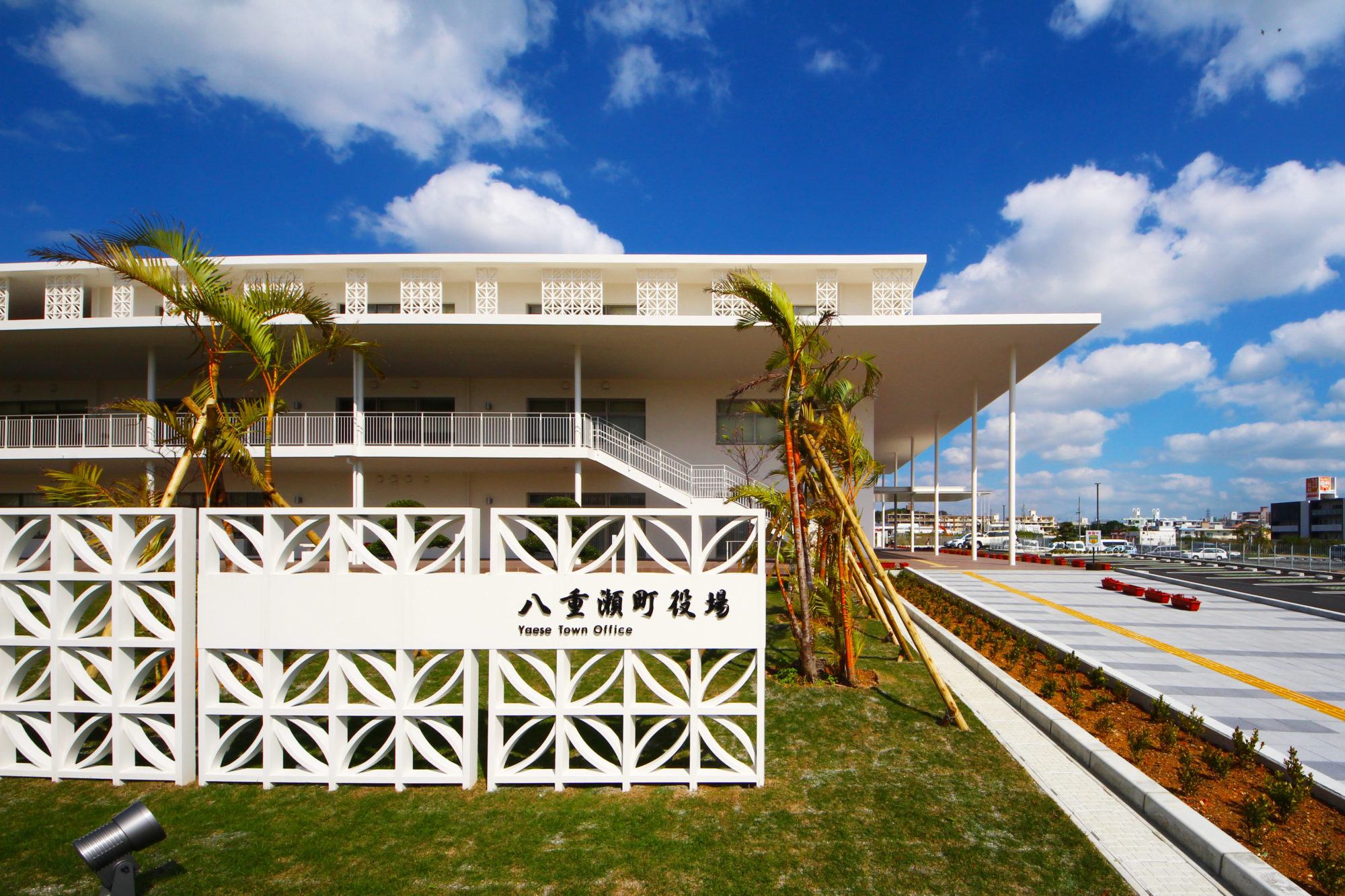 粟国庁舎 外観1